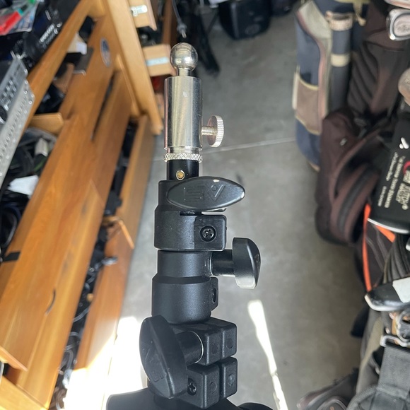 Smith-Victor RS8 8' Aluminum Light Stand used in great condition - Picture 4 of 5